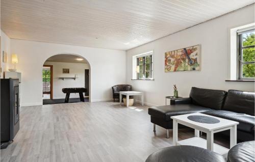 Bække Casa | Awesome Home In Bække With Kitchen