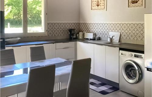 Baurech Casa | Awesome Home In Baurech With Wifi