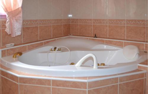 Baurech Casa | Awesome Home In Baurech With Wifi