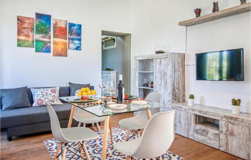 Constantina Casa | Awesome Home In Constantina With Wifi