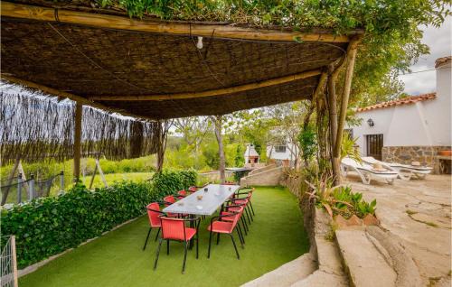 Calabazares Casa | Awesome Home In Cortegana With Wifi