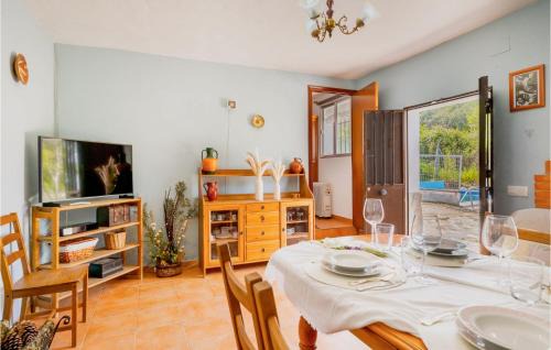 Calabazares Casa | Awesome Home In Cortegana With Wifi