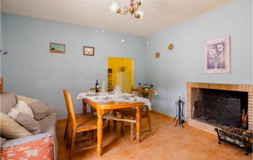 Calabazares Casa | Awesome Home In Cortegana With Wifi