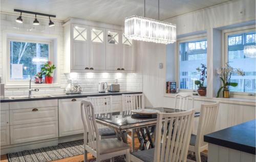 Varmdo Casa | Awesome Home In Djurhamn With Kitchen