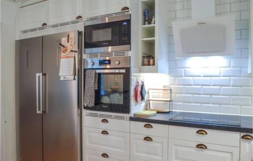 Varmdo Casa | Awesome Home In Djurhamn With Kitchen