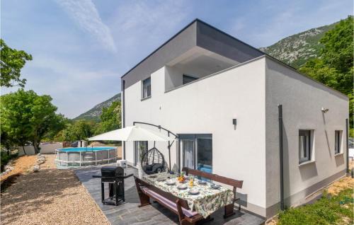 Vinodolska opcina Casa | Awesome Home In Drivenik With Jacuzzi