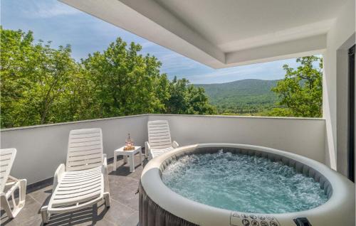 Vinodolska opcina Casa | Awesome Home In Drivenik With Jacuzzi