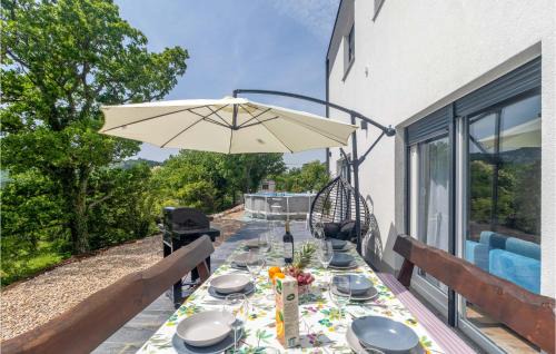 Vinodolska opcina Casa | Awesome Home In Drivenik With Jacuzzi