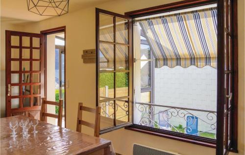 Hauteville-sur-Mer Casa | Awesome Home In Hauteville-Sur-Mer