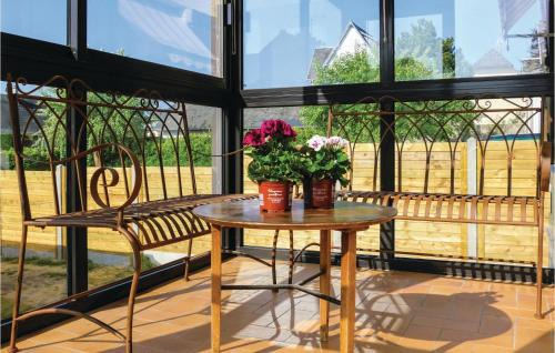 Hauteville-sur-Mer Casa | Awesome Home In Hauteville-Sur-Mer