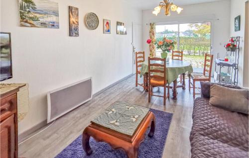 Selles-Saint-Denis Casa | Awesome Home In Selles-Saint-Denis