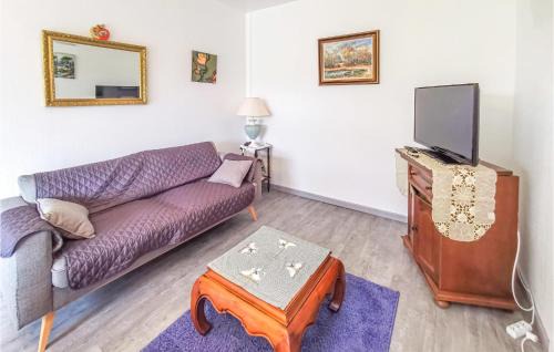 Selles-Saint-Denis Casa | Awesome Home In Selles-Saint-Denis