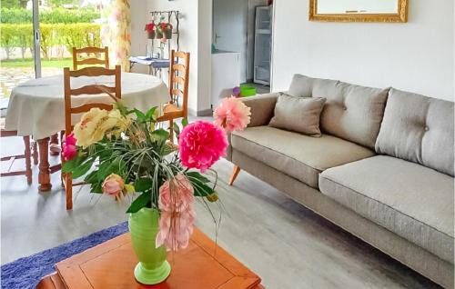 Selles-Saint-Denis Casa | Awesome Home In Selles-Saint-Denis