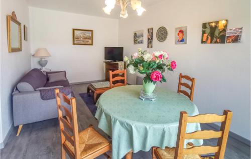 Selles-Saint-Denis Casa | Awesome Home In Selles-Saint-Denis
