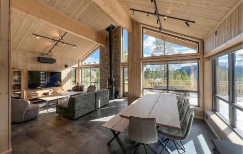 Sor-Fron Casa | Awesome Home In Gålå With Sauna