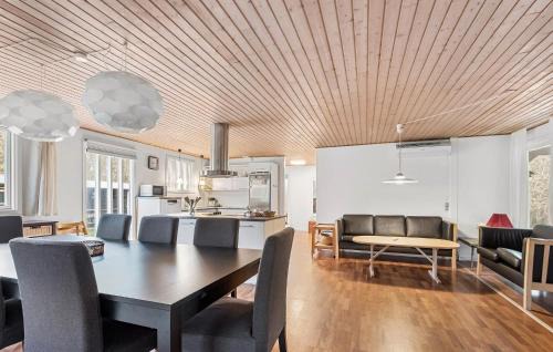 Hou Casa | Awesome Home In Hals With Wifi