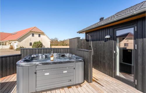 Henne Casa | Awesome Home In Henne With Kitchen