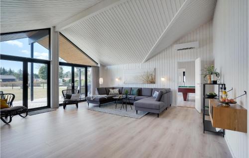 Henne Casa | Awesome Home In Henne With Kitchen