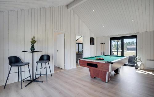 Henne Casa | Awesome Home In Henne With Kitchen