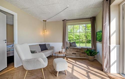 Hovborg Casa | Awesome Home In Hovborg With Kitchen