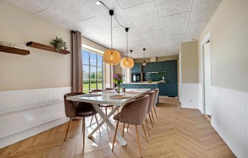 Hovborg Casa | Awesome Home In Hovborg With Kitchen