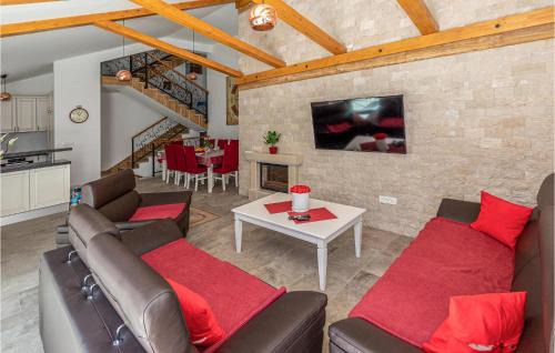 Kremena Casa | Awesome Home In Klek With Wifi