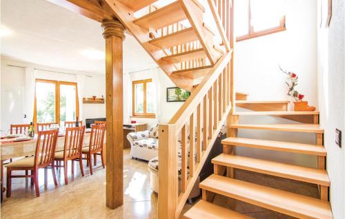 Laginji Casa | Awesome Home In Laginji With Sauna
