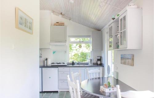 Lauwersoog Casa | Awesome Home In Lauwersoog With Kitchen