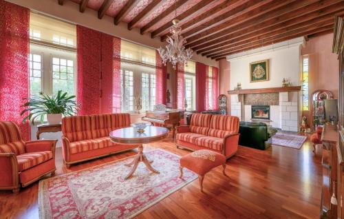 Lencloitre Casa | Awesome Home In Lencloître