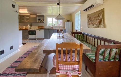 Lidhult Casa | Awesome Home In Lidhult With Lake View