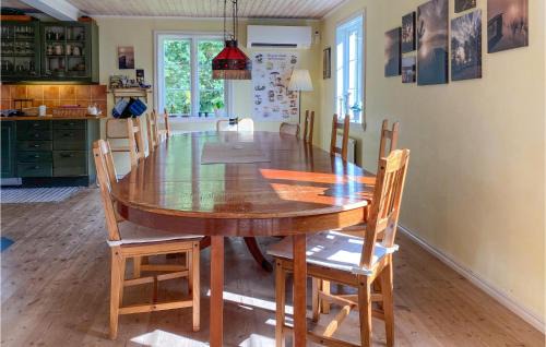 Lidhult Casa | Awesome Home In Lidhult With Lake View
