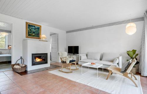Melby Casa | Awesome Home In Melby With Kitchen