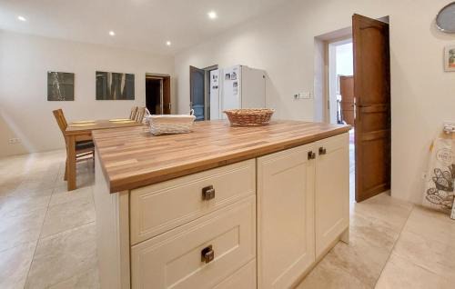 Saint-Simon Casa | Awesome Home In Saint-Simon With Wifi