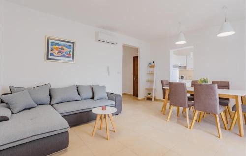 Sevid Casa | Awesome Home In Sevid With Wifi