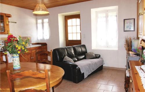 Saint-Julien-de-Peyrolas Casa | Awesome Home In St Julien De Peyrolas