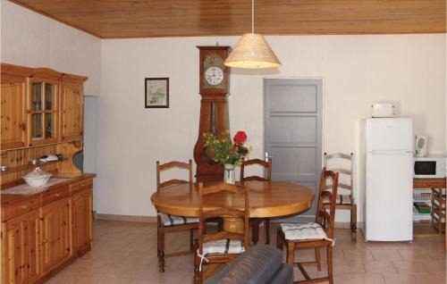 Saint-Julien-de-Peyrolas Casa | Awesome Home In St Julien De Peyrolas