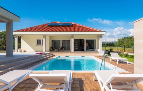 Gornje Planjane Casa | Awesome Home In Unesic With Outdoor Swimming Pool