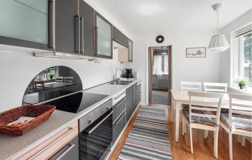 Emmaljunga Casa | Awesome Home In Vittsjö With Wifi