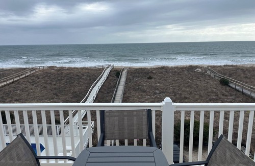 North Carolina Coast Condominio | Awesome Location!! A Ocean Front Condo Awaits your arrival!