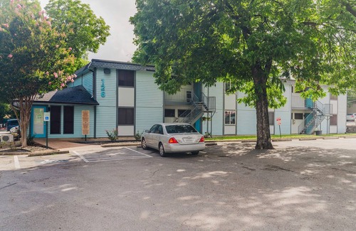 Dawson Apartamento | Awesome South Congress 1BR w/ A/C & Laundry, by Blueground