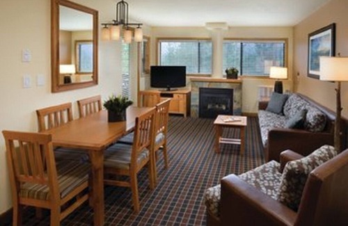 Whistler Creekside Complejo | ¡Impresionantes veranos y hermosos inviernos!