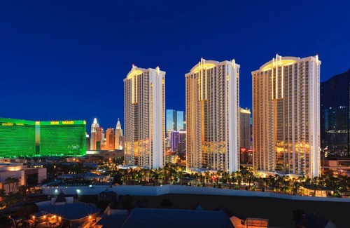 Las Vegas Apartamento | Awesome The Signature MGM condo with Strip view. No resort fee!