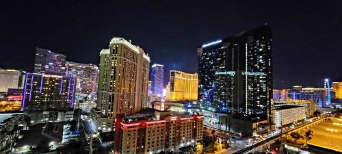 Las Vegas Apartamento | Awesome The Signature MGM condo with Strip view. No resort fee!