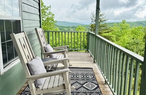 Pine Creek Cabina | Awesome views - private mountaintop cabin - outdoor fire pit + pet friendly!