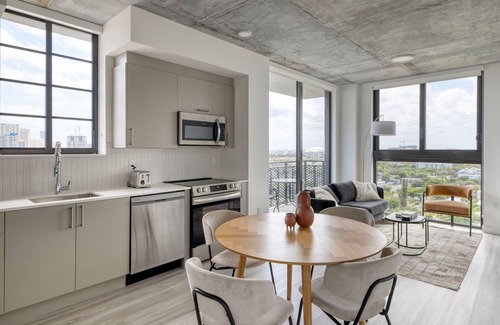 Edgewater Apartamento | Awesome Wynwood 2BR w/ Gym & Roof Pool, nr Midtown, by Blueground
