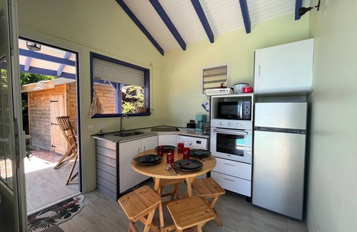 Trois-Rivieres Casa | AWMONY'KAZ: Charming bungalow with swimming pool and Balneo jets.