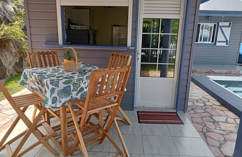 Trois-Rivieres Casa | AWMONY'KAZ: Charming bungalow with swimming pool and Balneo jets.