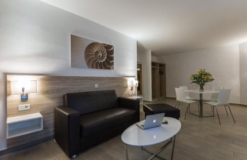 Qawra Hotel | AX ODYCY Hotel