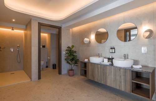 Qawra Hotel | AX ODYCY Hotel