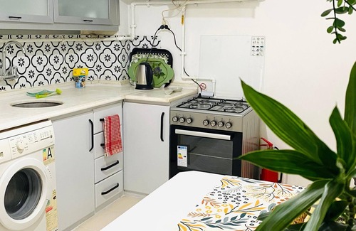 Merkezefendi Apartamento | Spacious Flat-NO Air Condition BUT Ceiling Fans -4 Rooms- Central Heating 125M2